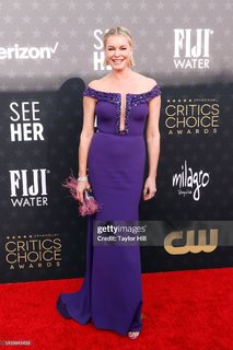 Rebecca Romijn feet photo thumbnail