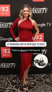 Rebecca Romijn feet photo thumbnail