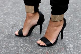 Rebecca Stella feet photo 3