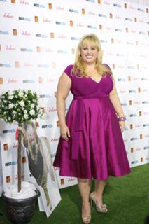 Rebel Wilson feet photo thumbnail