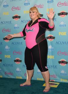 Rebel Wilson feet photo thumbnail