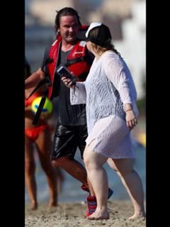 Rebel Wilson feet photo thumbnail