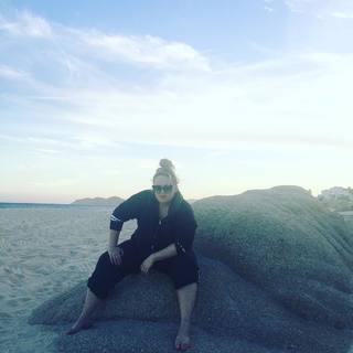 Rebel Wilson feet photo thumbnail