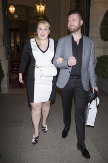 Rebel Wilson feet photo thumbnail