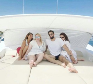 Rebel Wilson feet photo thumbnail