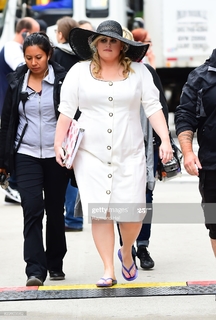 Rebel Wilson feet photo thumbnail