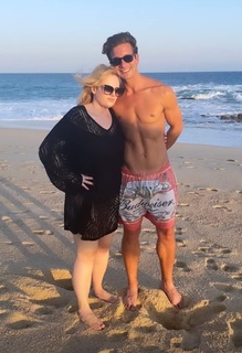 Rebel Wilson feet photo thumbnail