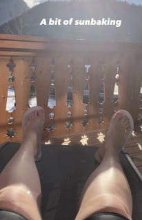 Rebel Wilson feet photo thumbnail
