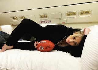 Rebel Wilson feet photo thumbnail