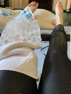Rebel Wilson feet photo thumbnail
