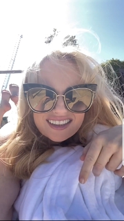 Rebel Wilson feet photo thumbnail