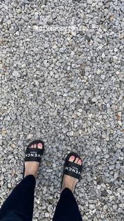 Rebel Wilson feet photo thumbnail