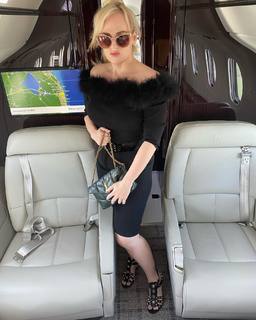 Rebel Wilson feet photo thumbnail