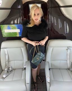 Rebel Wilson feet photo thumbnail