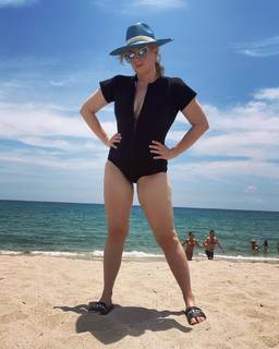 Rebel Wilson feet photo thumbnail
