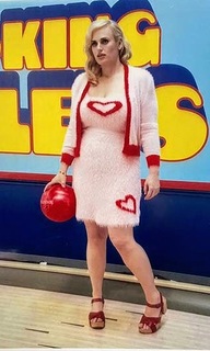 Rebel Wilson feet photo thumbnail
