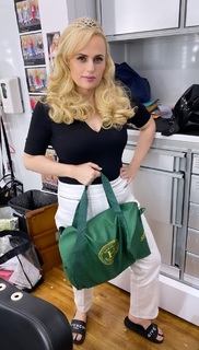 Rebel Wilson feet photo thumbnail
