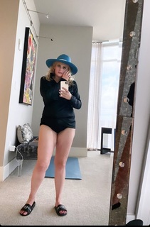 Rebel Wilson feet photo thumbnail