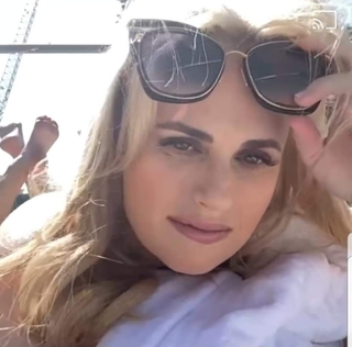 Rebel Wilson feet photo thumbnail