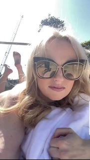 Rebel Wilson feet photo thumbnail
