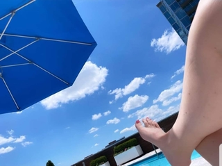 Rebel Wilson feet photo thumbnail
