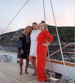 Rebel Wilson feet photo thumbnail