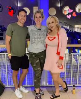 Rebel Wilson feet photo thumbnail