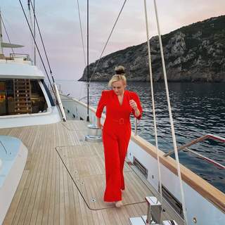 Rebel Wilson feet photo thumbnail