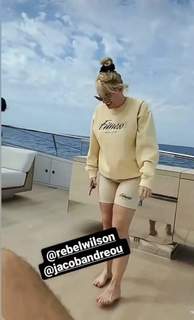 Rebel Wilson feet photo thumbnail