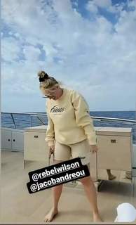 Rebel Wilson feet photo thumbnail