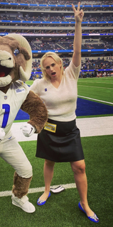 Rebel Wilson feet photo thumbnail