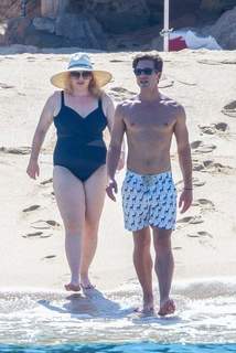 Rebel Wilson feet photo thumbnail