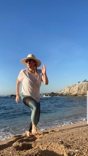 Rebel Wilson feet photo thumbnail