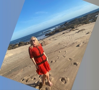 Rebel Wilson feet photo thumbnail