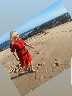Rebel Wilson feet photo thumbnail