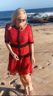 Rebel Wilson feet photo thumbnail