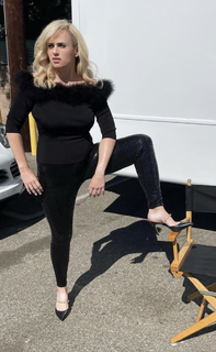 Rebel Wilson feet photo thumbnail