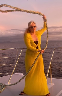 Rebel Wilson feet photo thumbnail