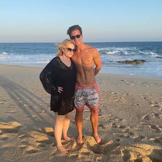 Rebel Wilson feet photo thumbnail