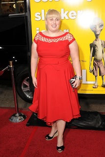 Rebel Wilson feet photo thumbnail