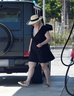 Rebel Wilson feet photo thumbnail