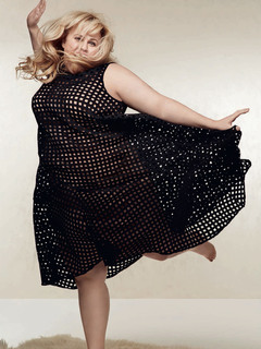 Rebel Wilson feet photo thumbnail