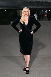 Rebel Wilson feet photo thumbnail