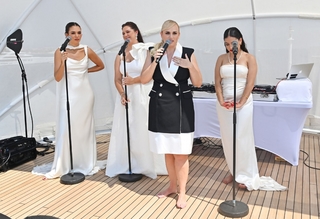 Rebel Wilson feet photo thumbnail