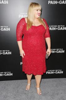 Rebel Wilson feet photo thumbnail