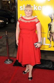 Rebel Wilson feet photo thumbnail