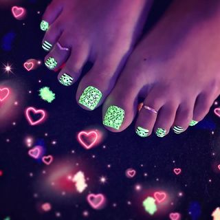 Reby Hardy feet photo 1