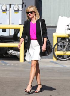 Reese Witherspoon feet photo thumbnail