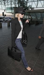 Reese Witherspoon feet photo thumbnail