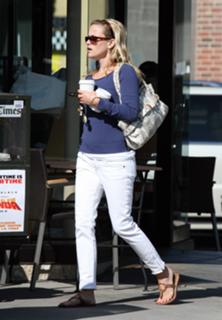 Reese Witherspoon feet photo thumbnail